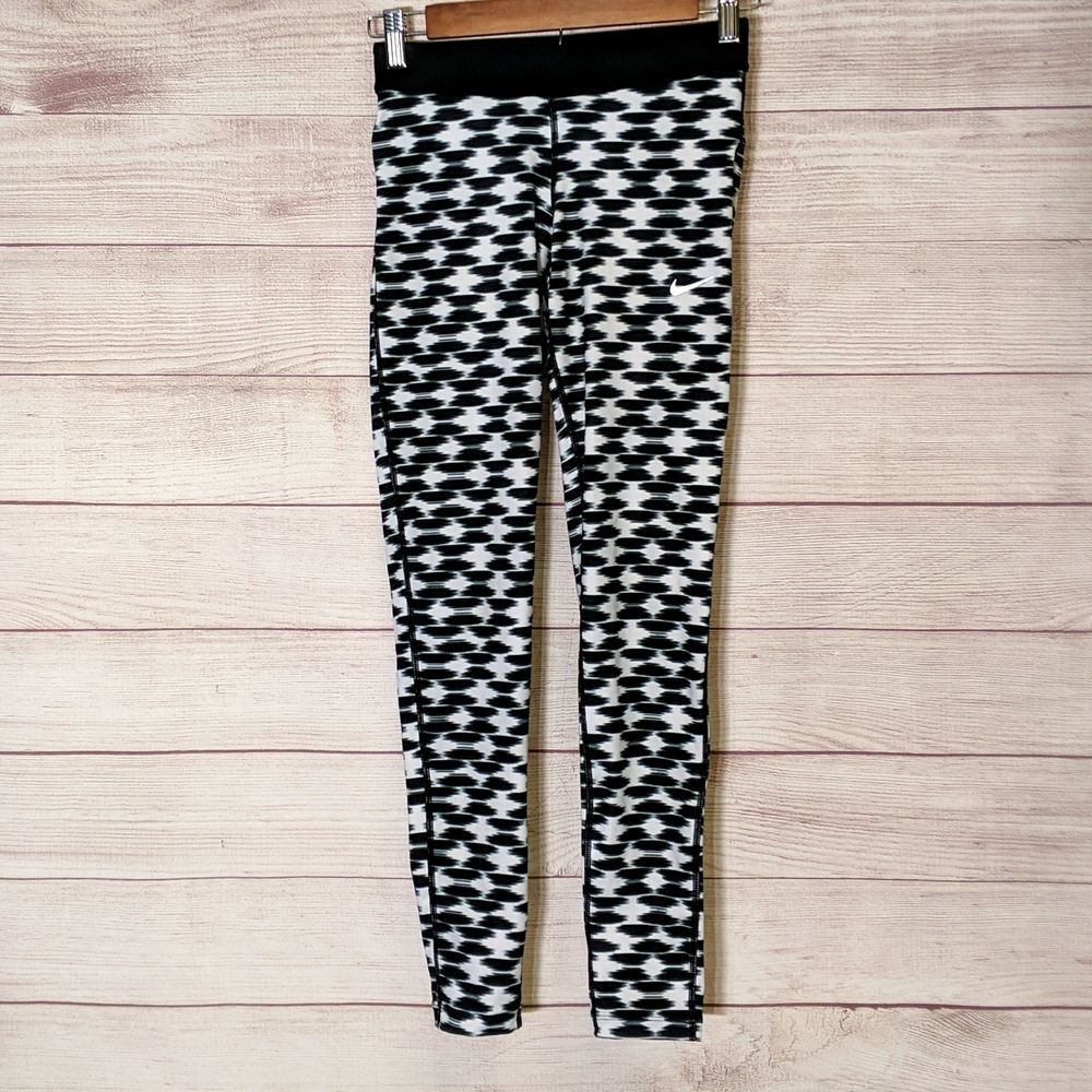 Nike dri-fit black and white leggings tights size XS